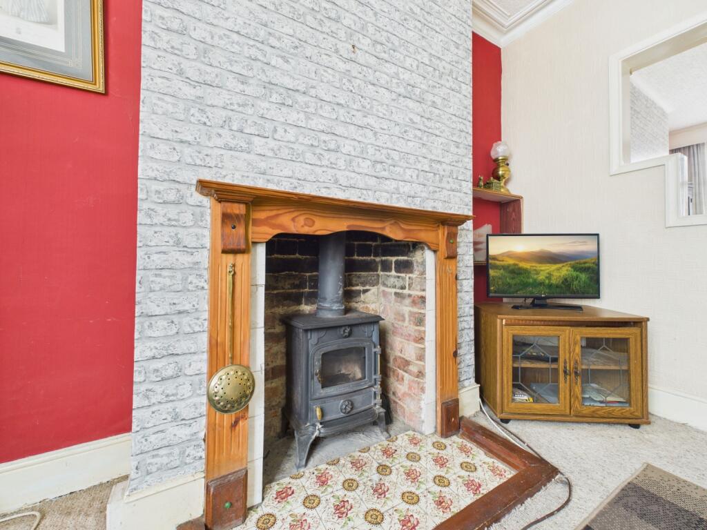 6. CAM04922G0-PR0093-STILL012