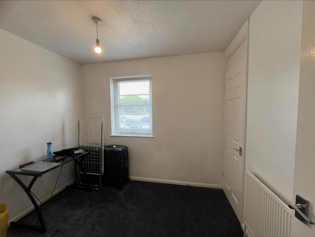 small bedroom.jpeg