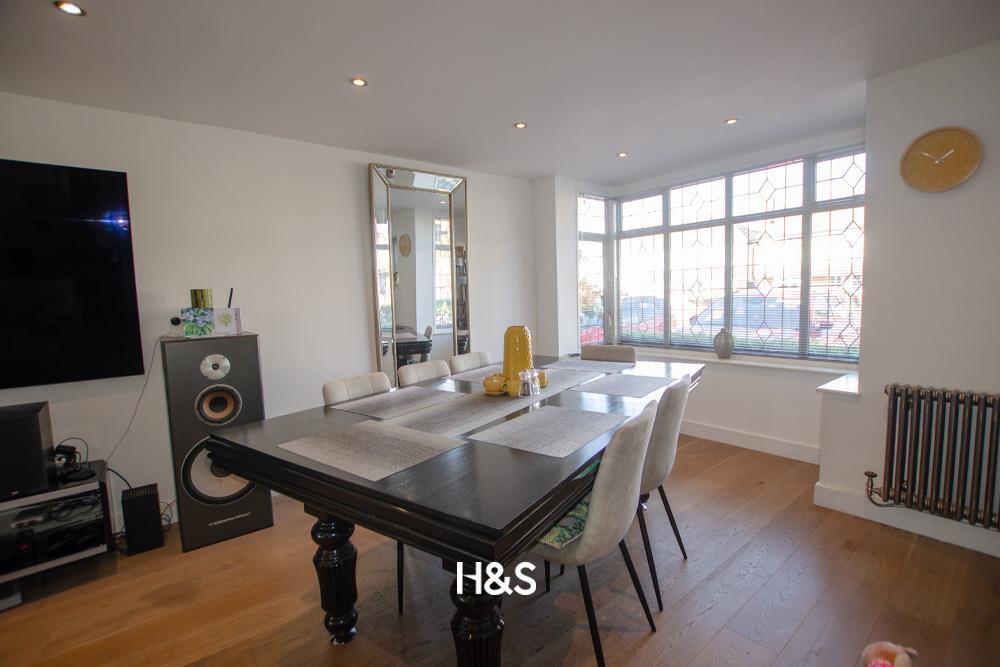 100a Fabian Crescent - Dining.jpg