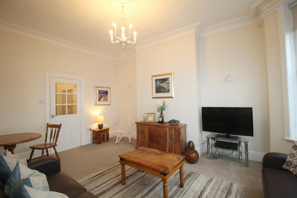 St Leonards Road West, Lounge 1.JPG