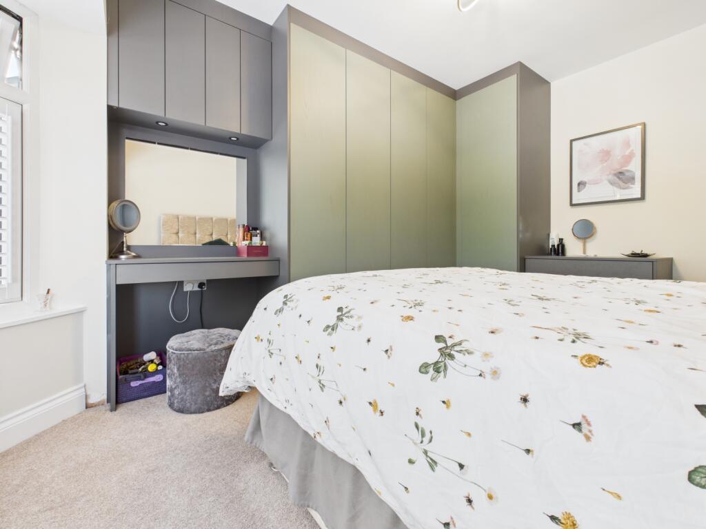 CAM03729G0-PR0138-STILL010