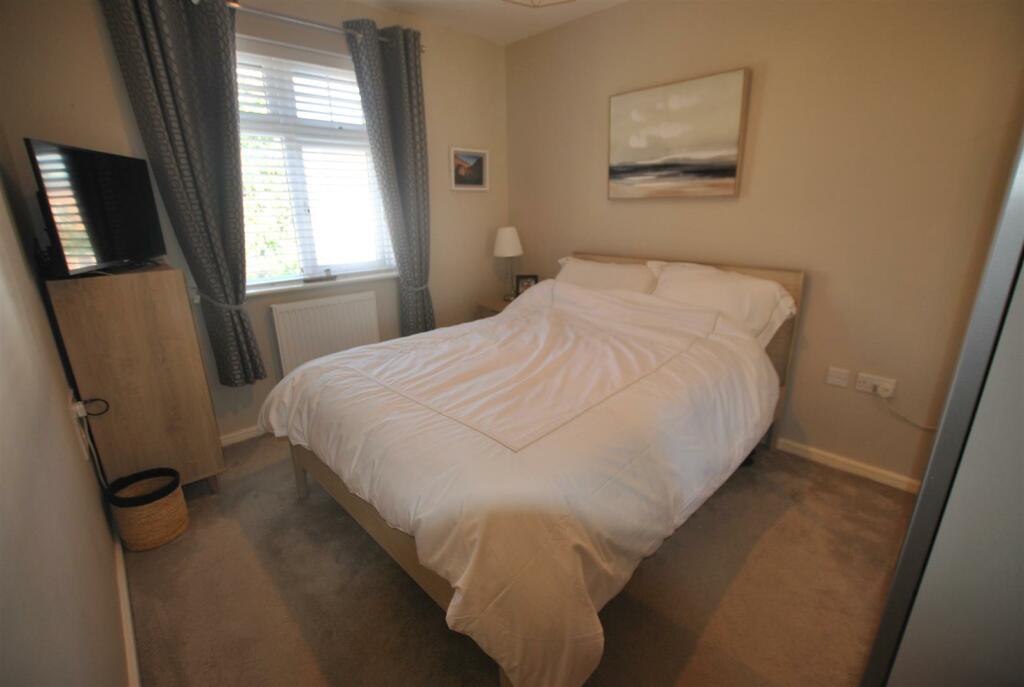 MAIN BEDROOM