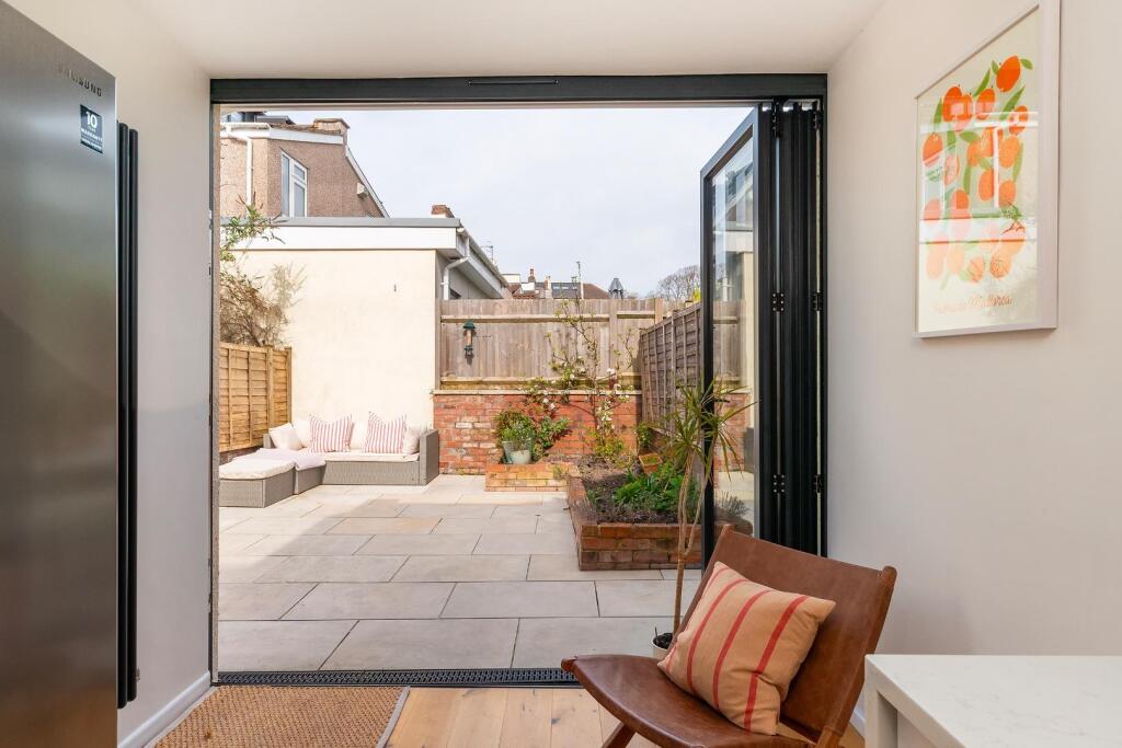 7H7AVP - Kitchen D.jpg