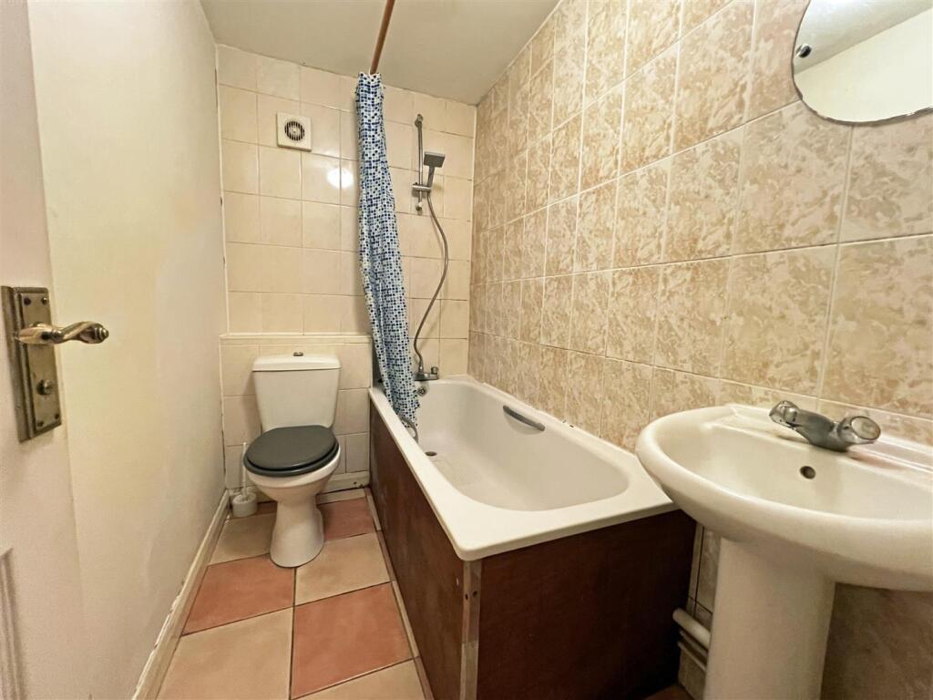 6 - One Bedroom Flat for Auction, Kingswood, Brist