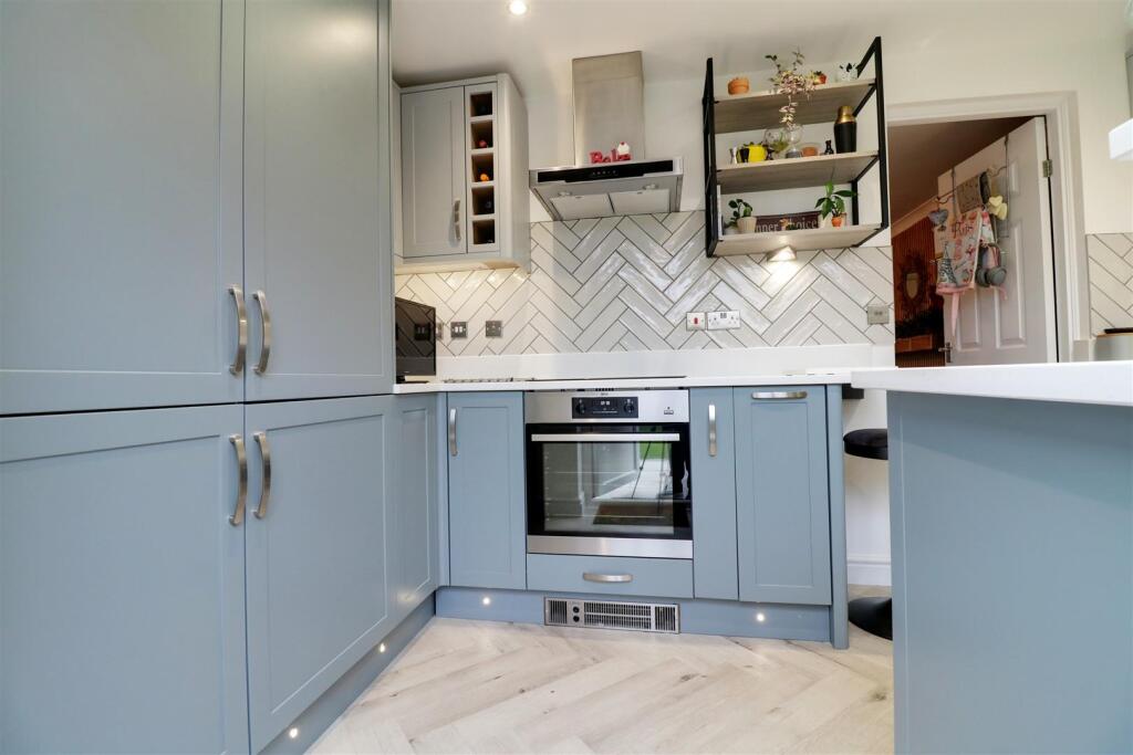 63 Berry Hill kitchen 3.jpg