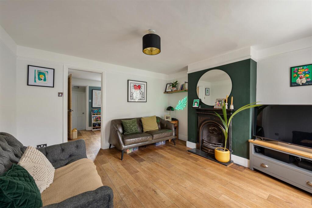 116 Forest Rise, E17