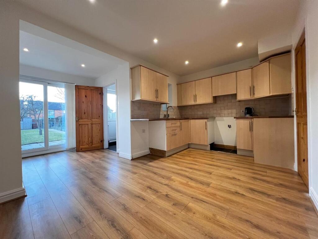 10 Greystone - Kitchen Diner.jpg