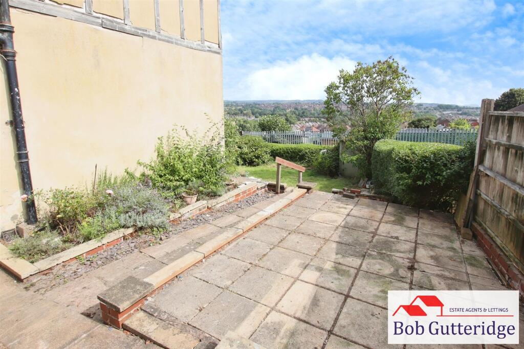 SIDE GARDEN