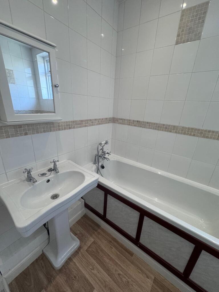Bathroom (1) - IG8