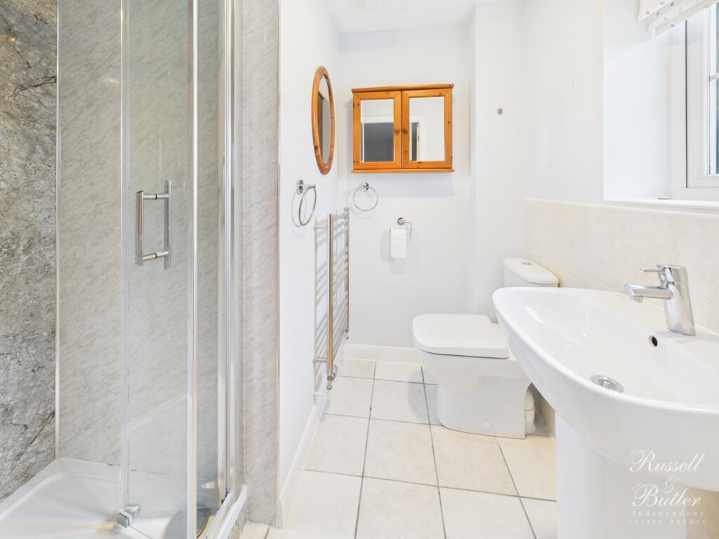 CAM02127G0-PR0366-STILL028