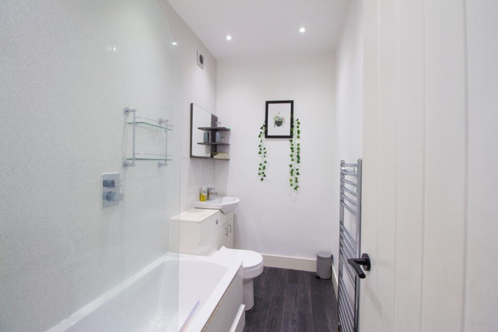 14 Family Bathroom Nab Lane EweMove Adam Hendry