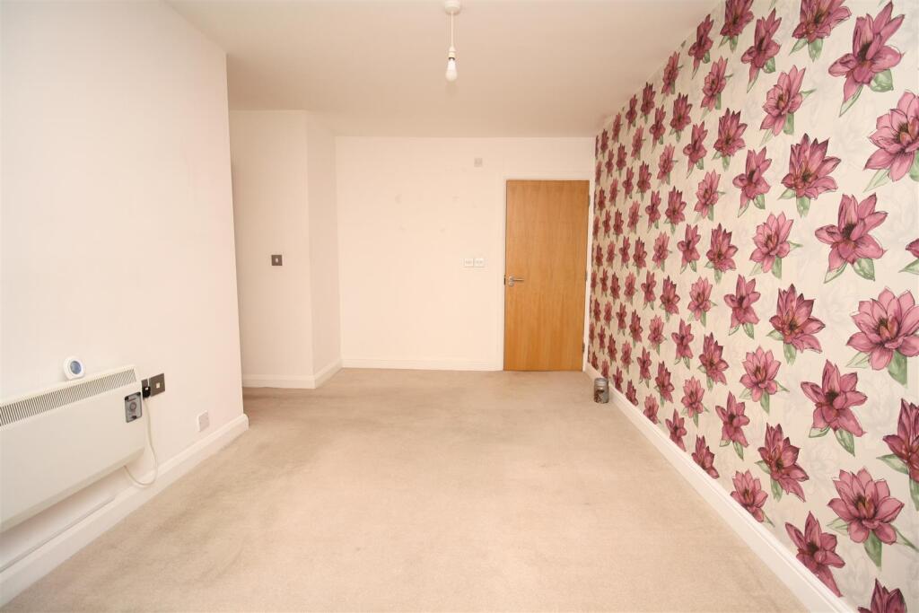 16 Bailsley Gdns bedroom 1b.JPG
