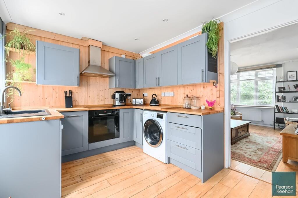 24 Dean Close, BN41 (4).jpg