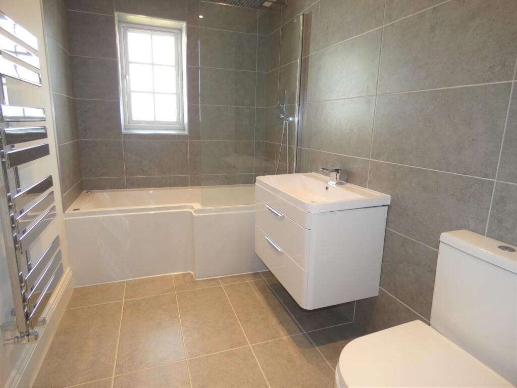 family bathroom.jpg