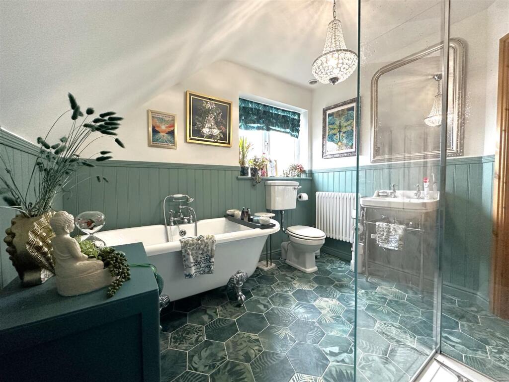 En-Suite Bathroom 844