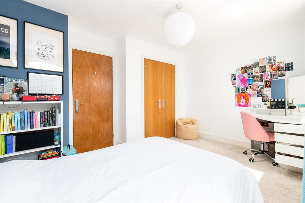 Bedroom1_2.jpg