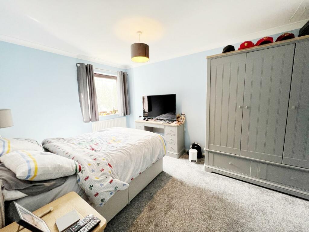Bedroom 2 pic 1.jpg