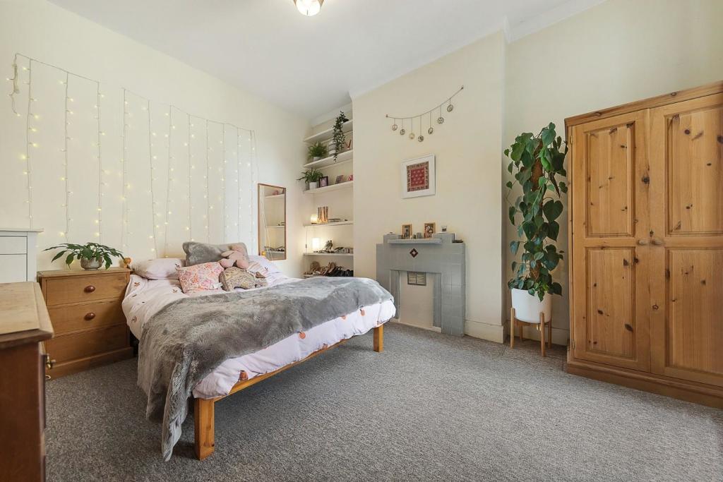 Bedroom (2).jpg