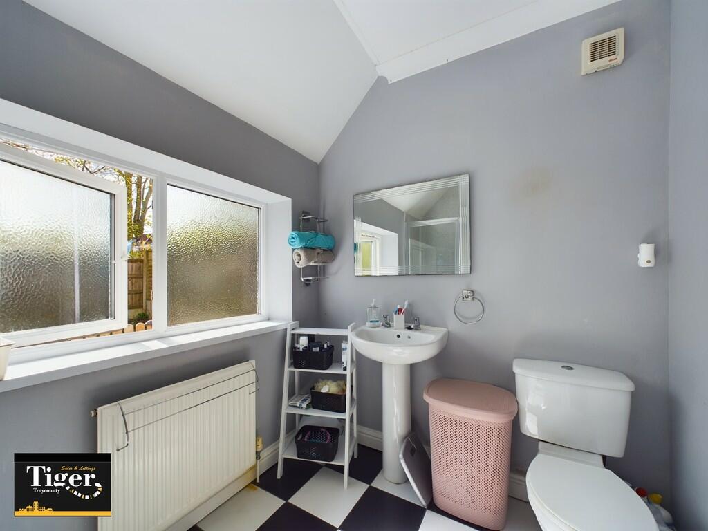 CAM02176G0-PR0223...