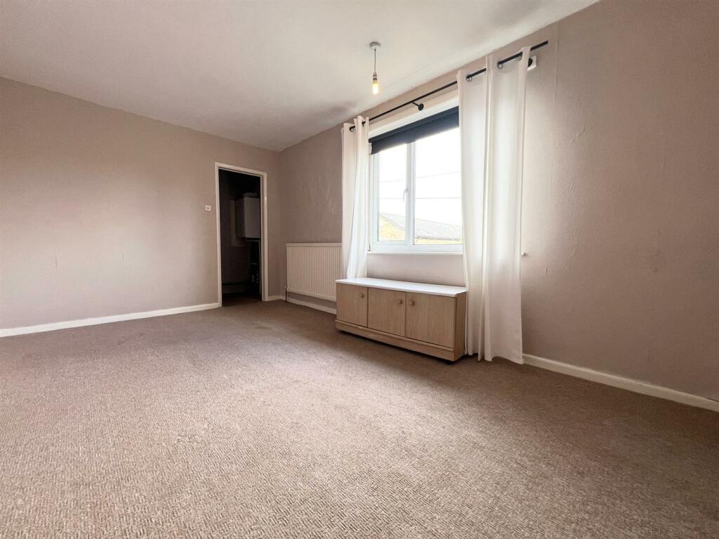 USE bedroom 1 (6).jpg