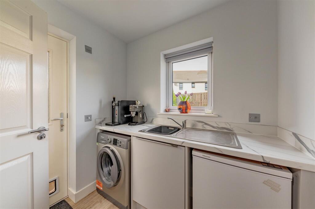 6 Grayburn Place Dundee-9.JPG