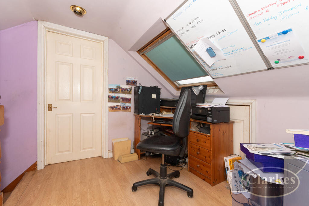 FC055_31 BASCOTT RD_019