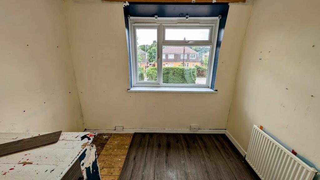 16 Orchard Close Bedrooom 3.jpg