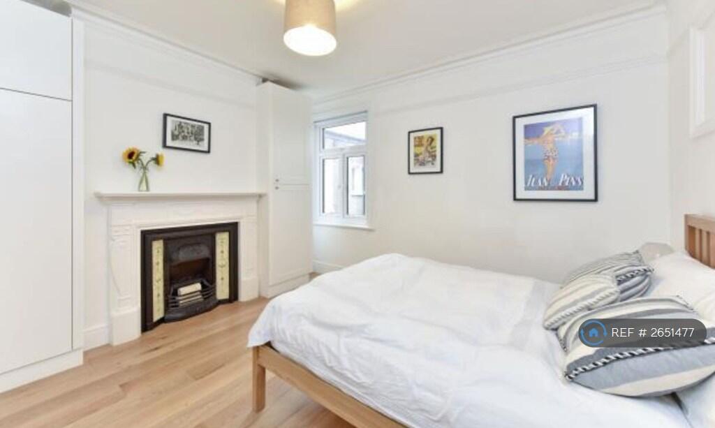 Very Large Bedroom On 1st Floor