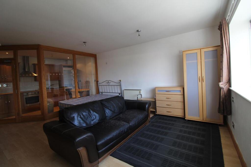 Lounge/ Kitchen 3