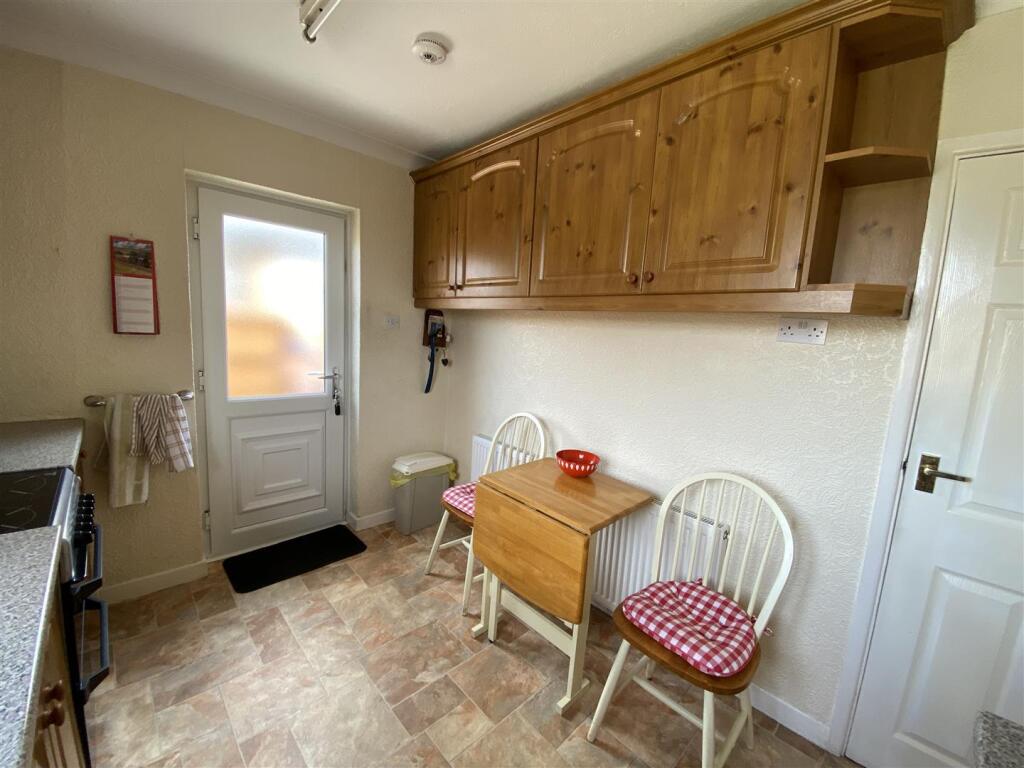 Kitchen: