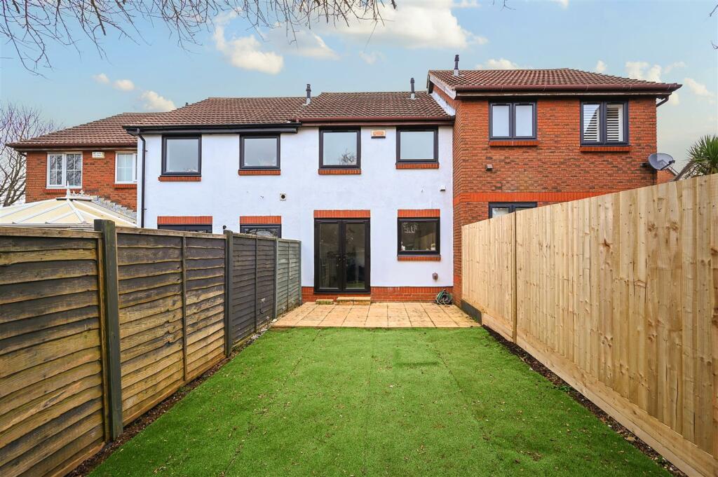 brackenbury-close-bn41 (5).jpg