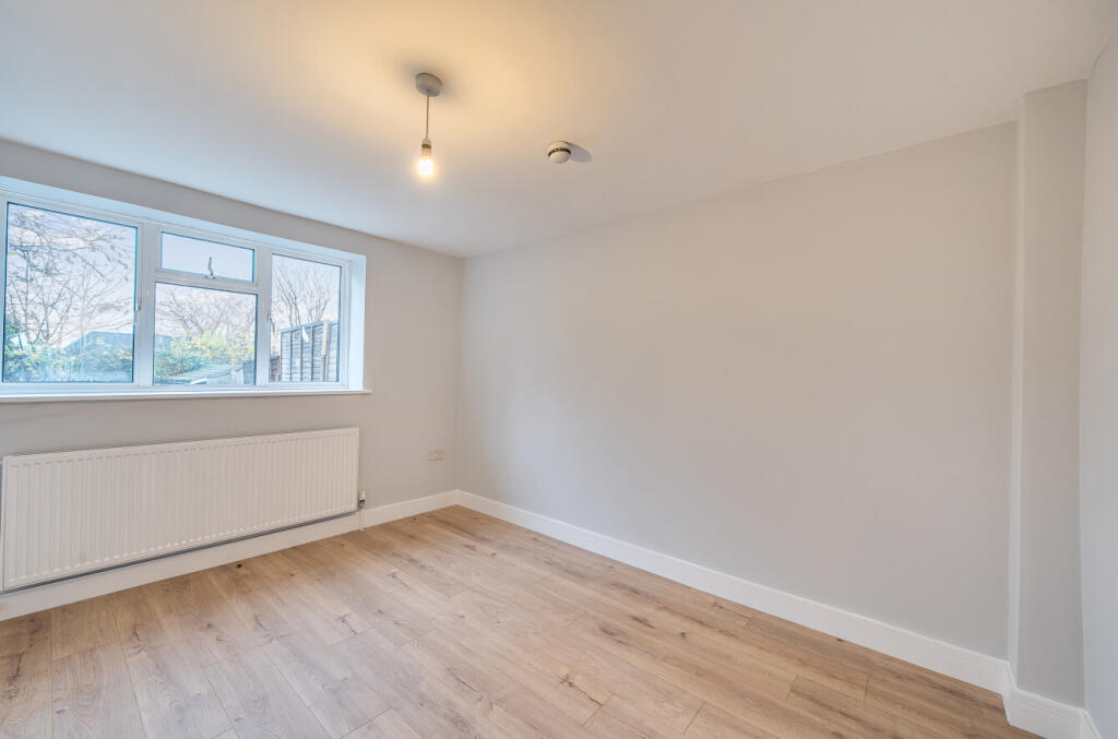 1373831-5-6911f26...