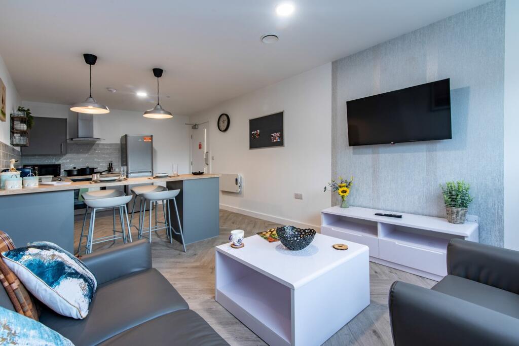Student Digs - Broad