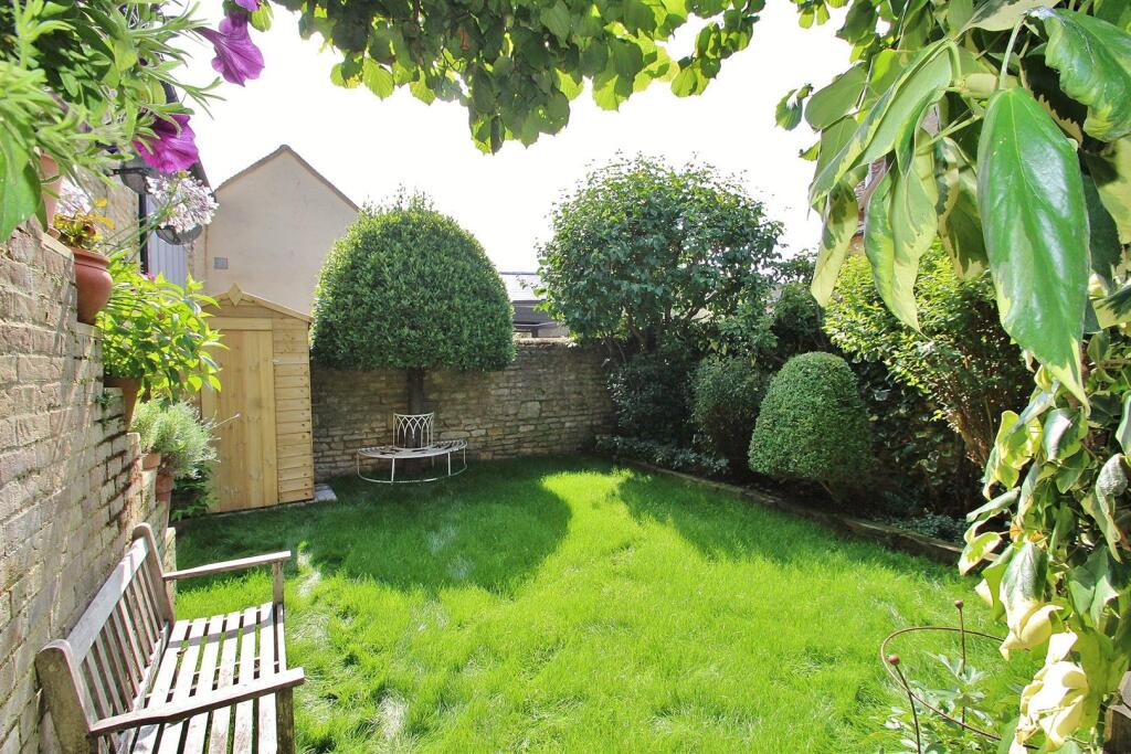 Tallet Barn Garden view 1.JPG