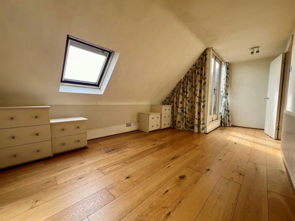 Master Bedroom.jpg