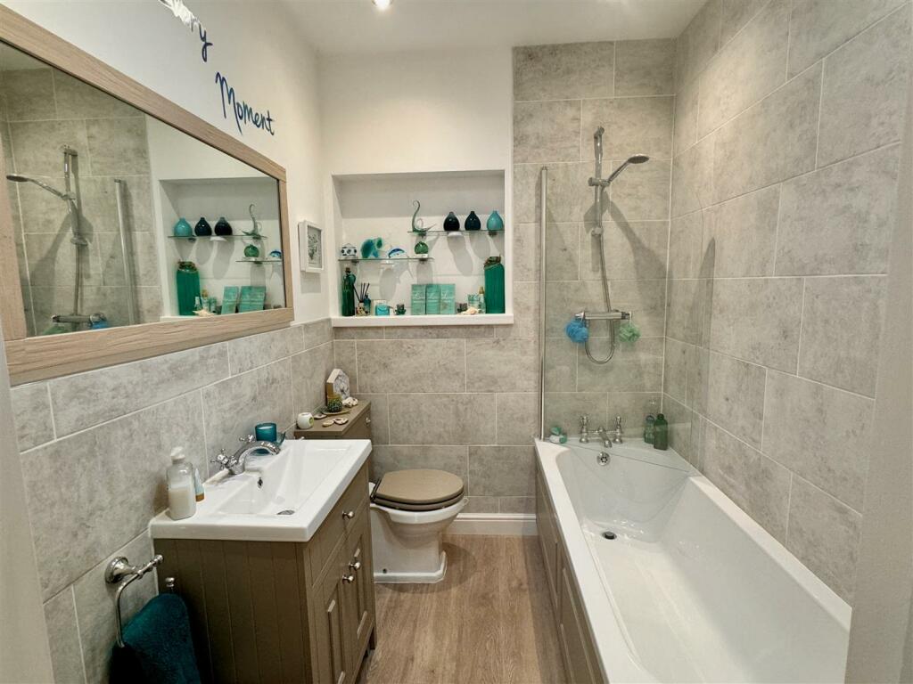 FAMILY BATHROOM