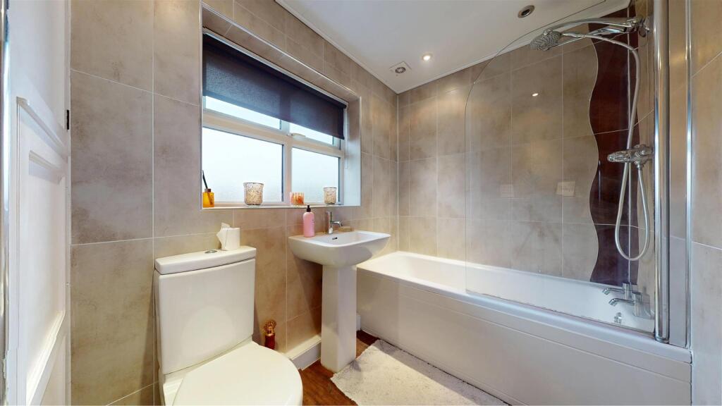 Eagle Crescent Bathroom