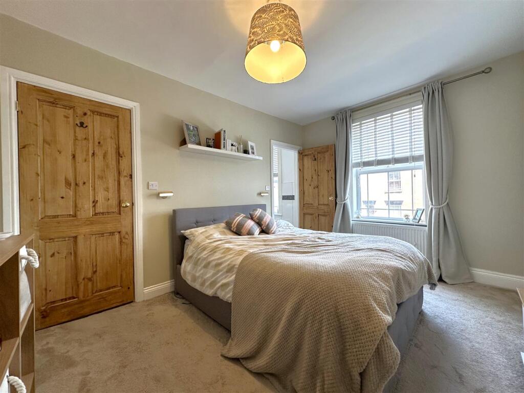 Master Bedroom Into En-Suite 867