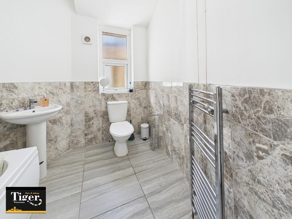 CAM02176G0-PR0583...