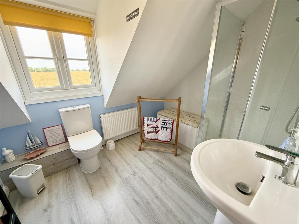 Iris shower room