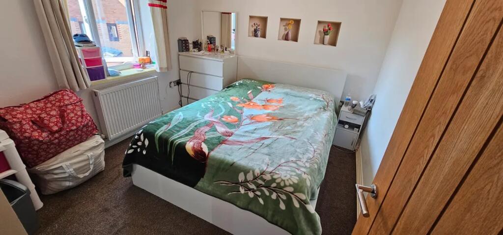 A cozy double bedroom featuring a bright atmosp...