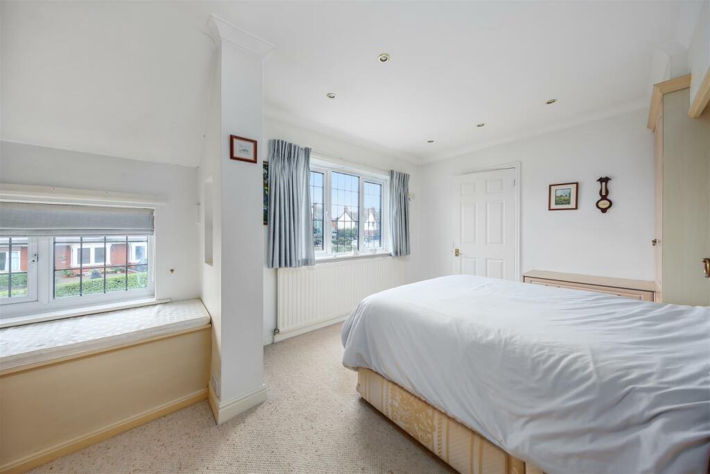 Bed1.jpg