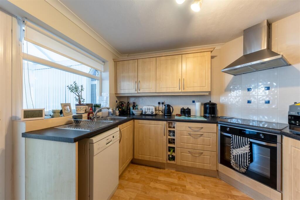 6 Hollow Oak Lane-001.jpg