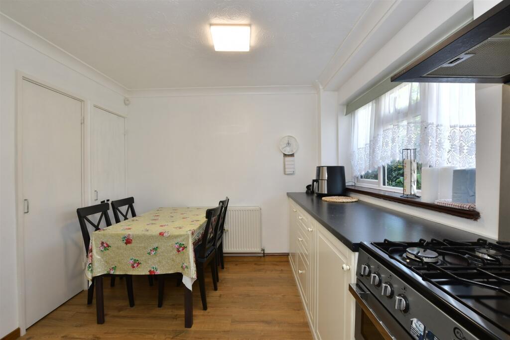 Kitchen/ Dining Room