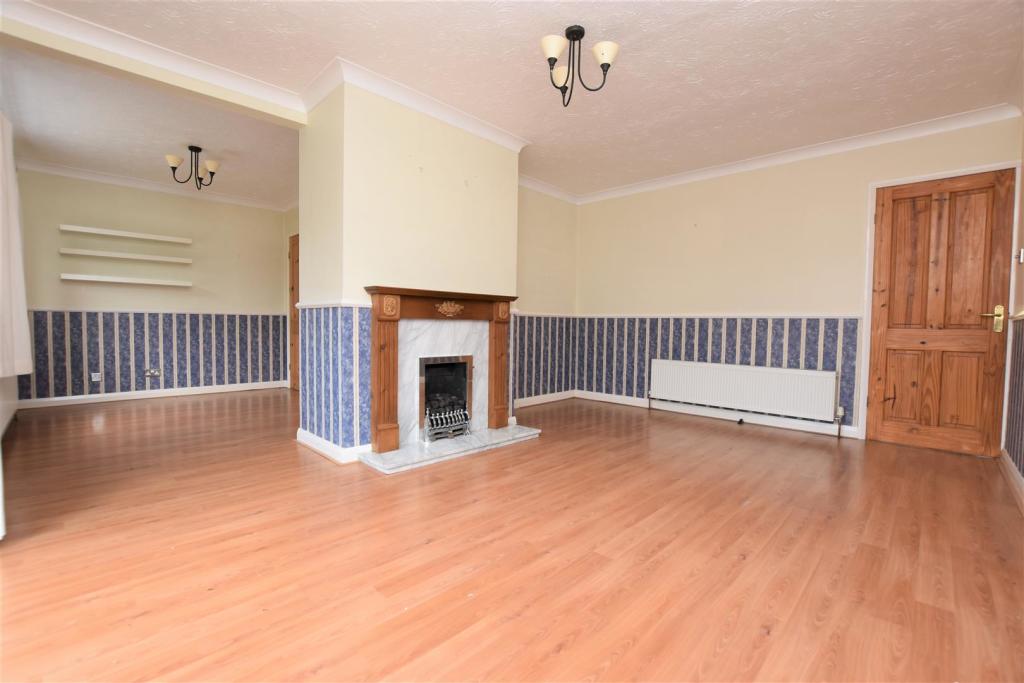 Lounge with Dining Area.jpg