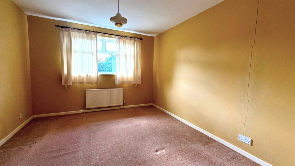 Bedroom 1.jpg