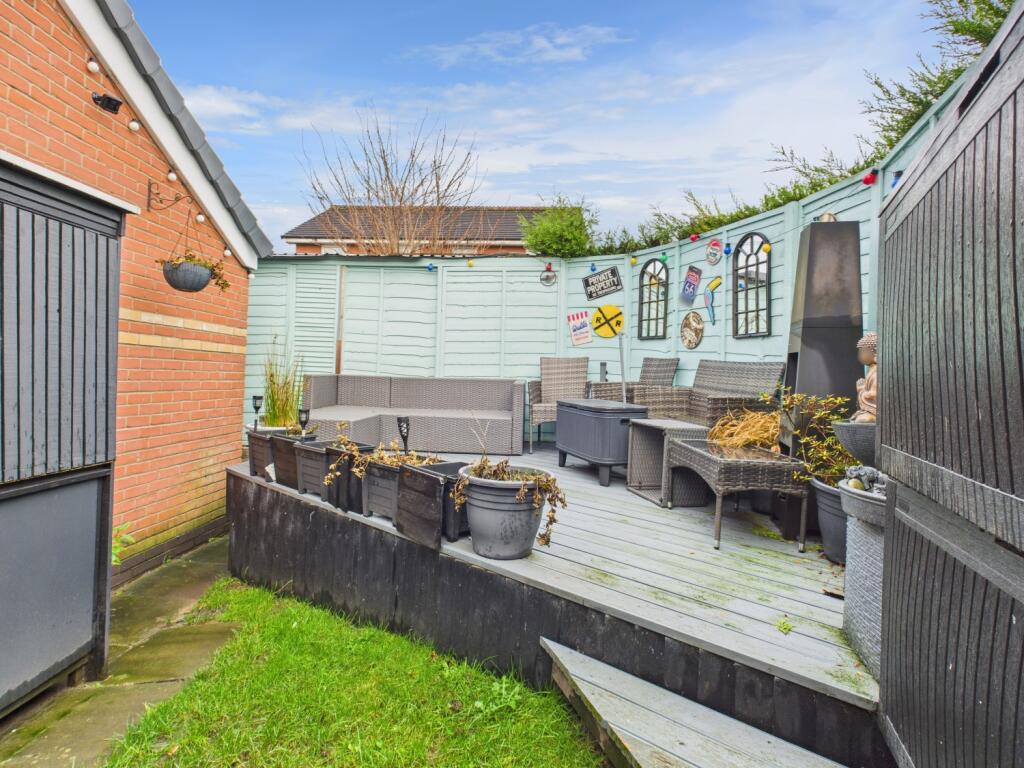 CAM03729G0-PR0195-STILL038