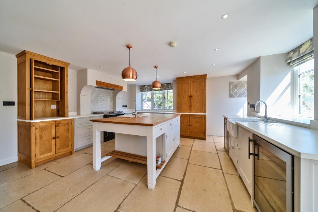 1319579-8-686fed6...