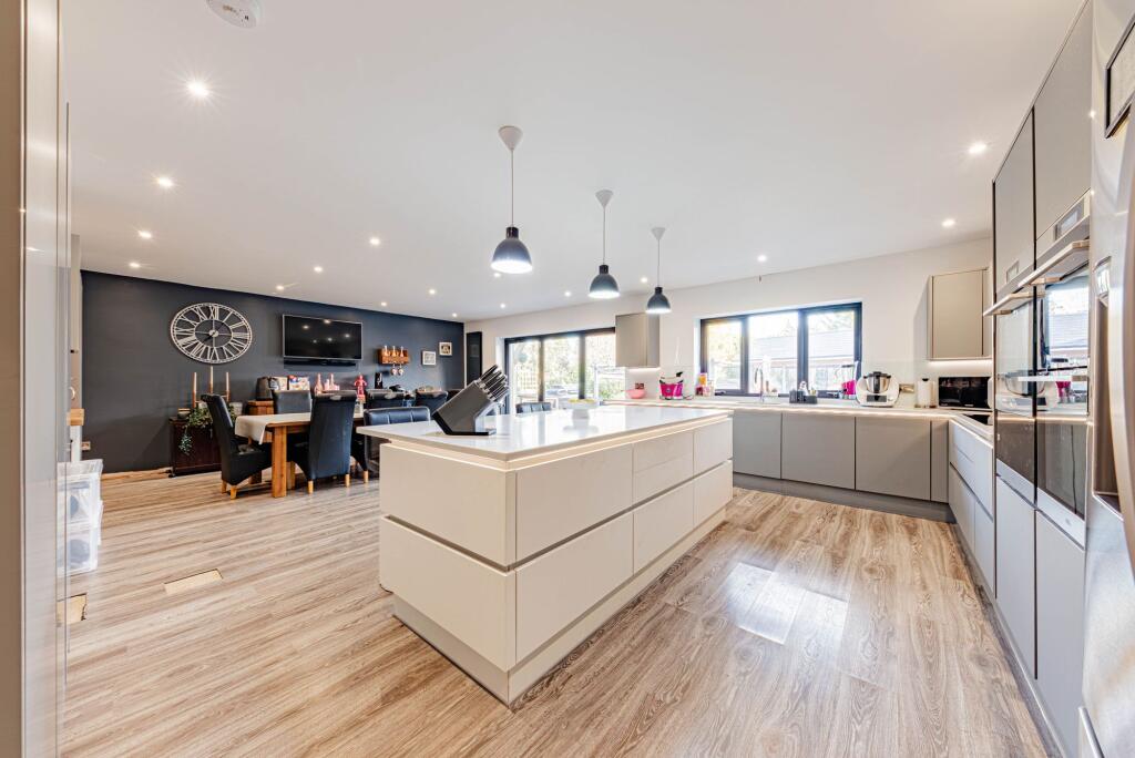 Kitchen/Dining Room (3)