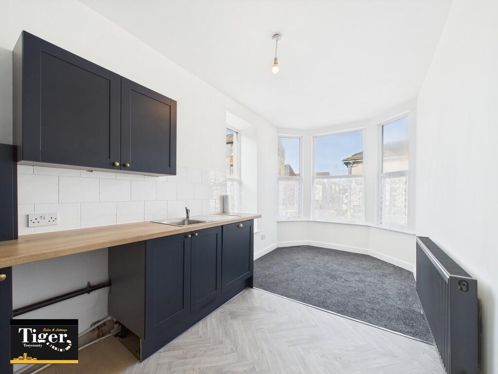 CAM02176G0-PR0498...